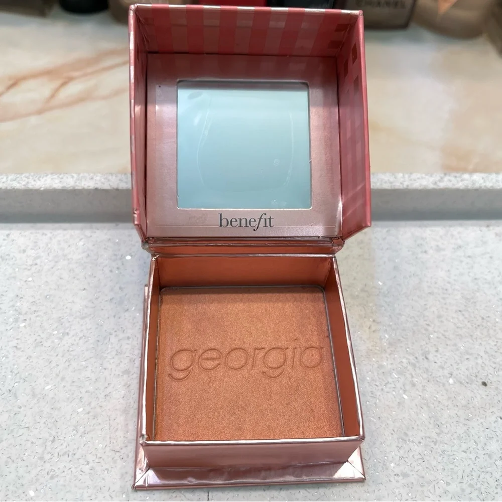 VAULTED ~ benefit ~ ‘GEORGIA’ Golden Peach Blush Blush Couleur Pêche Dorée ~ NIB